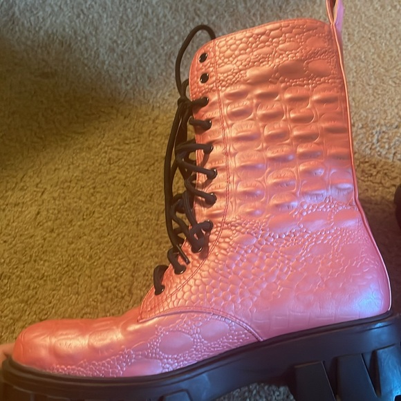 Light pink animal print combat boots - Picture 2 of 3